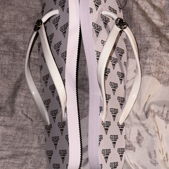 GUESS SIGNATURE LOGO FLIP FLOPS WOMENS WHITE FLUP FLOPS - Picture 8 of 10